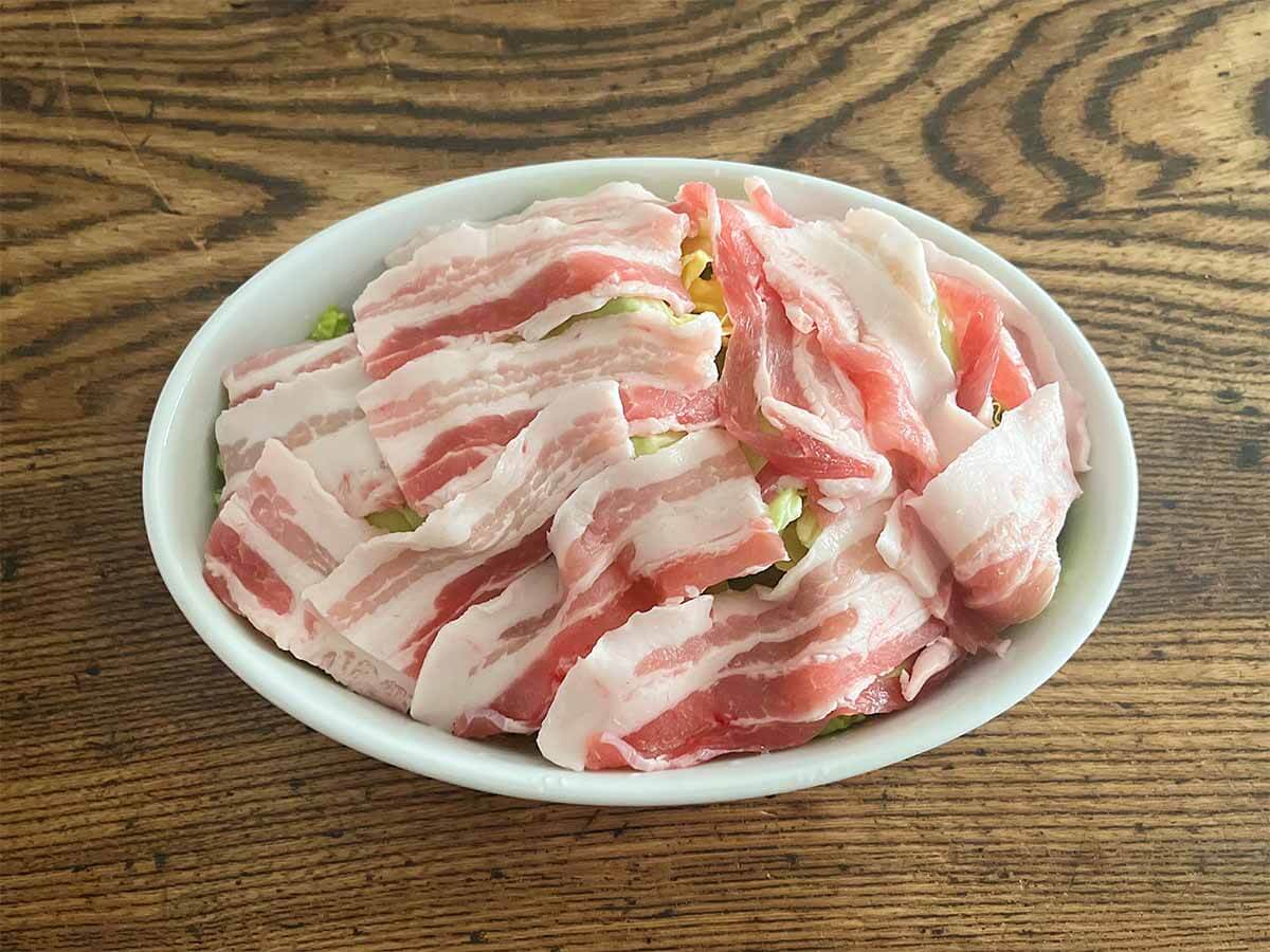 【メンズレシピ】春キャベツと豚肉のレンジ蒸し