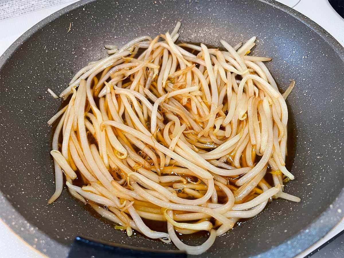 【メンズレシピ】もやしの卵とじ丼