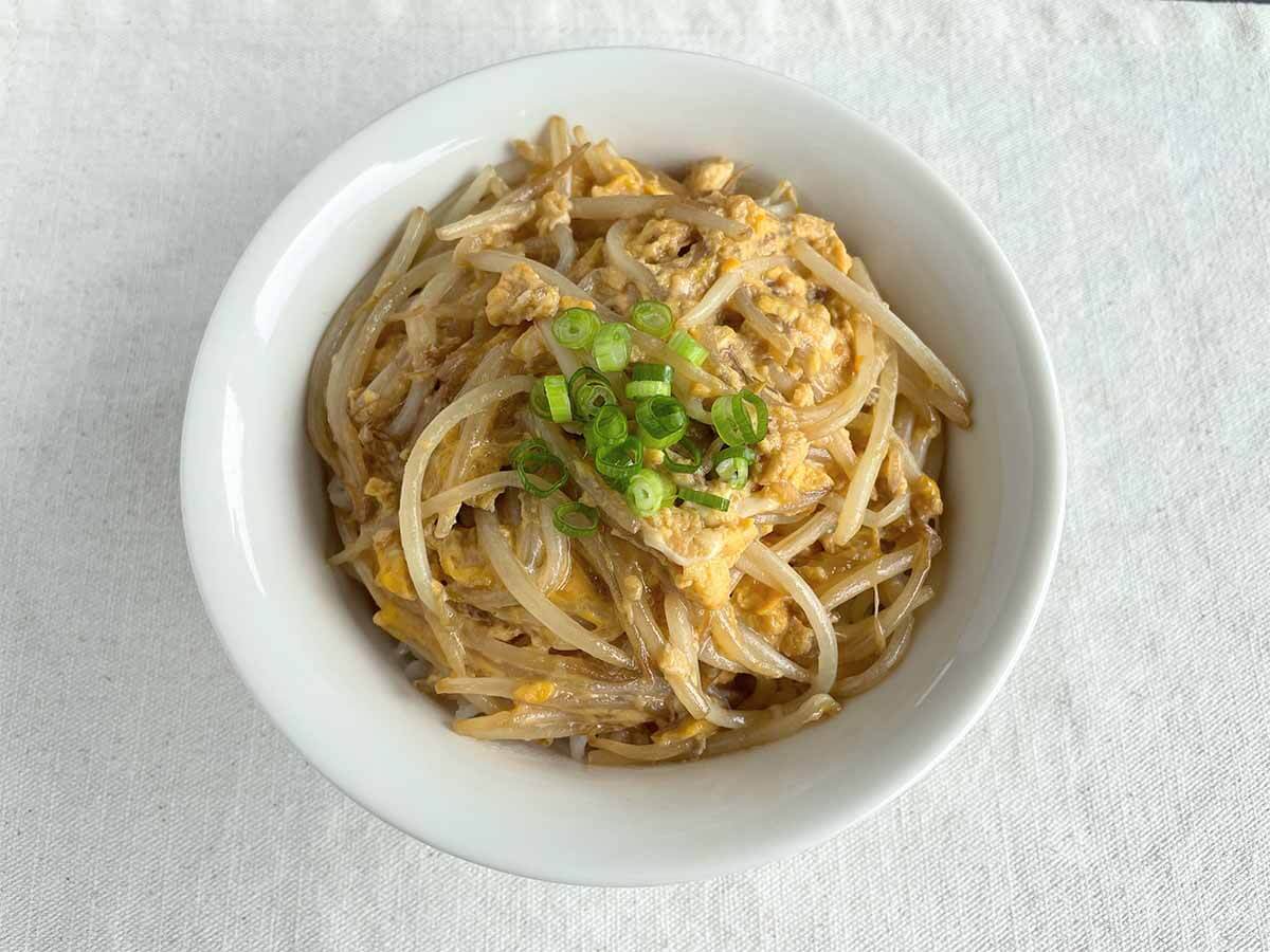 【メンズレシピ】もやしの卵とじ丼