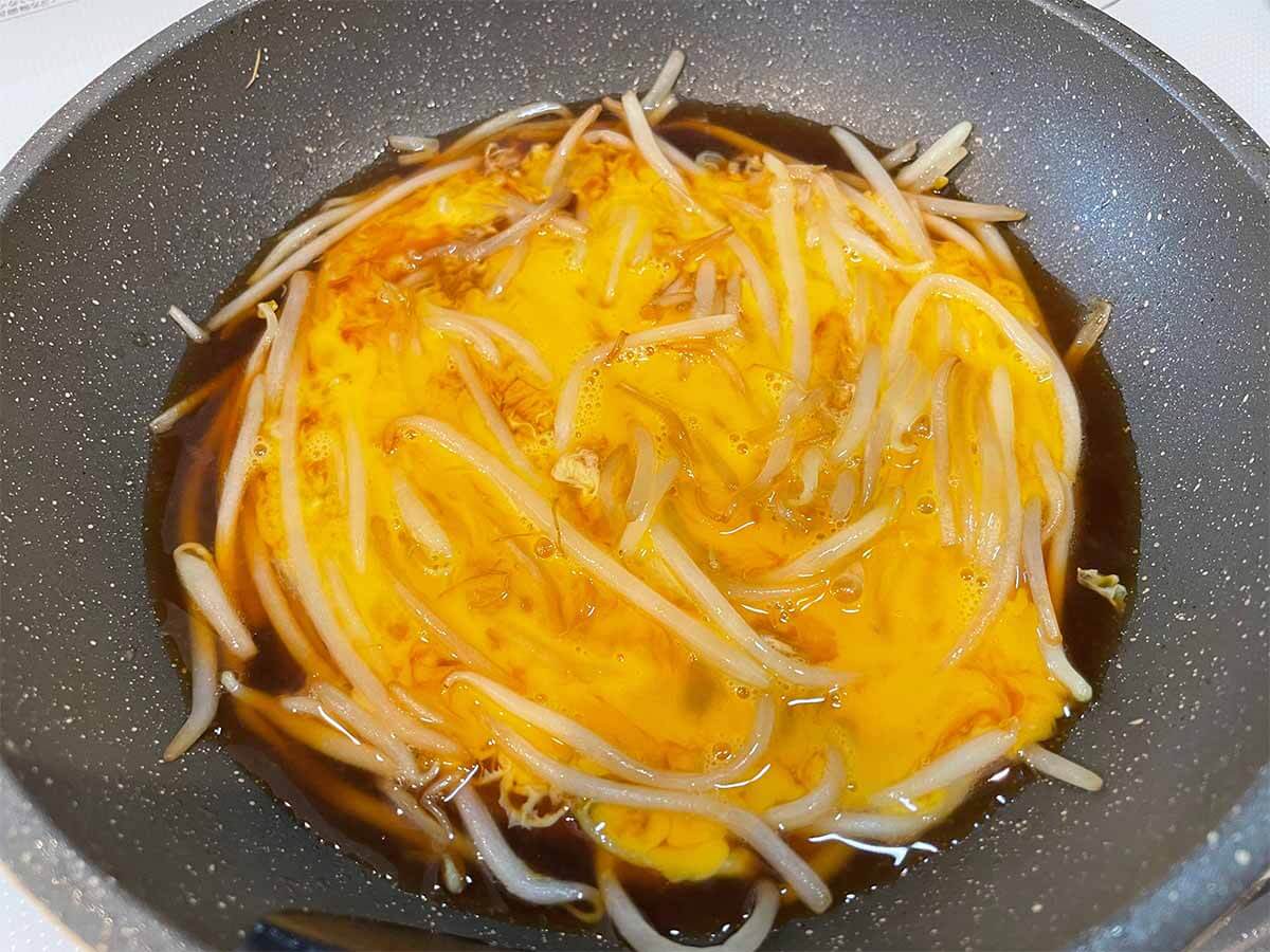 【メンズレシピ】もやしの卵とじ丼