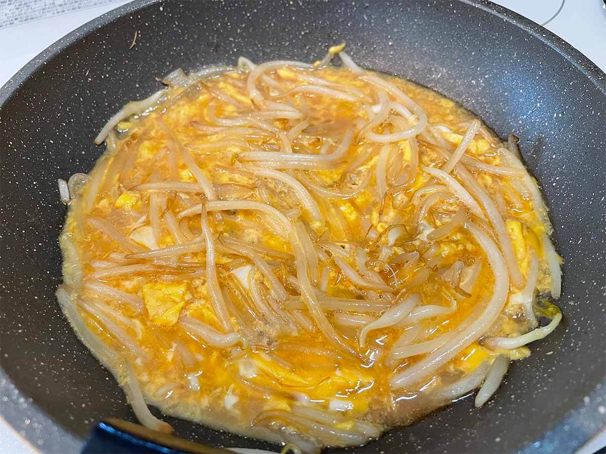 【メンズレシピ】もやしの卵とじ丼