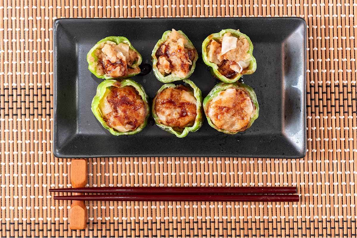 【メンズレシピ】冷凍シューマイで肉詰めピーマン