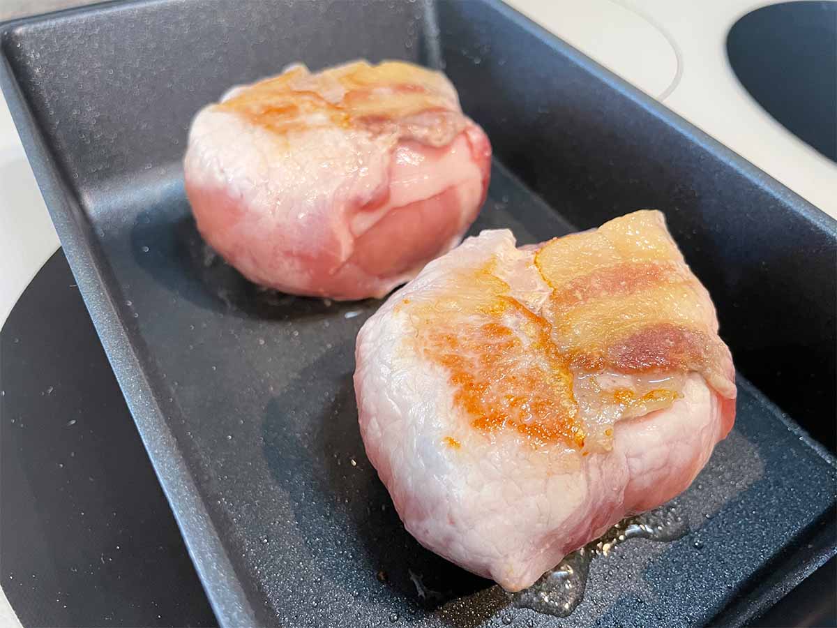 【メンズレシピ】ポークチャップ味の肉巻きおにぎり