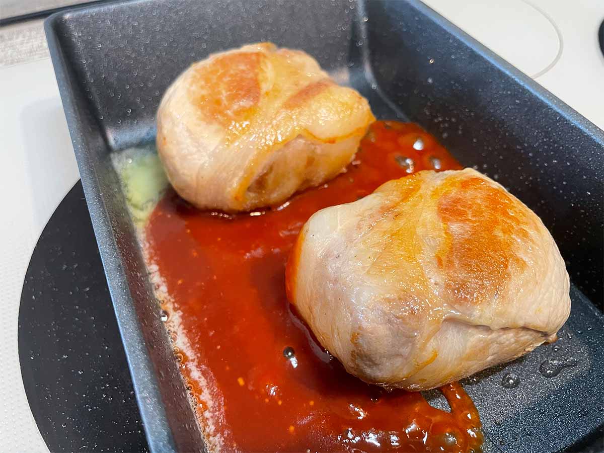 【メンズレシピ】ポークチャップ味の肉巻きおにぎり