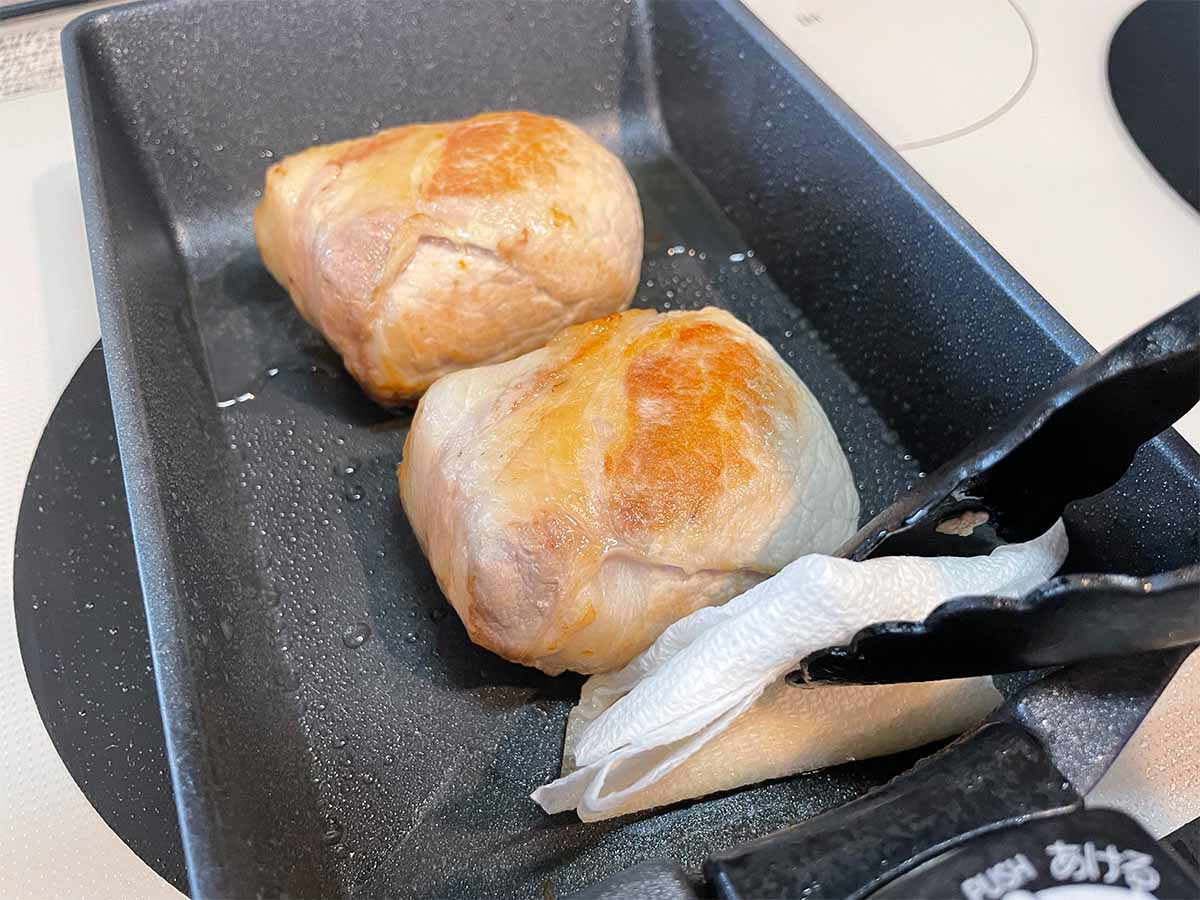 【メンズレシピ】ポークチャップ味の肉巻きおにぎり