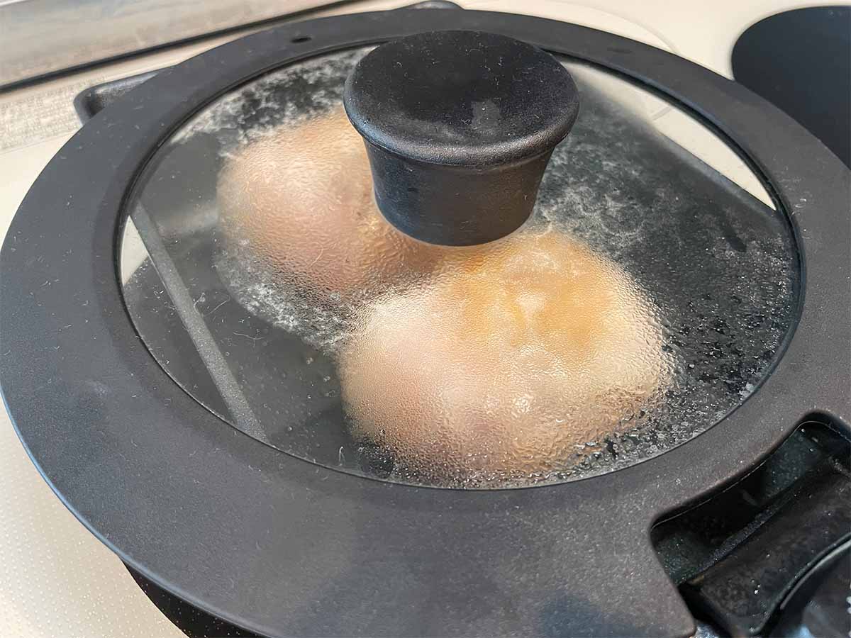 【メンズレシピ】ポークチャップ味の肉巻きおにぎり