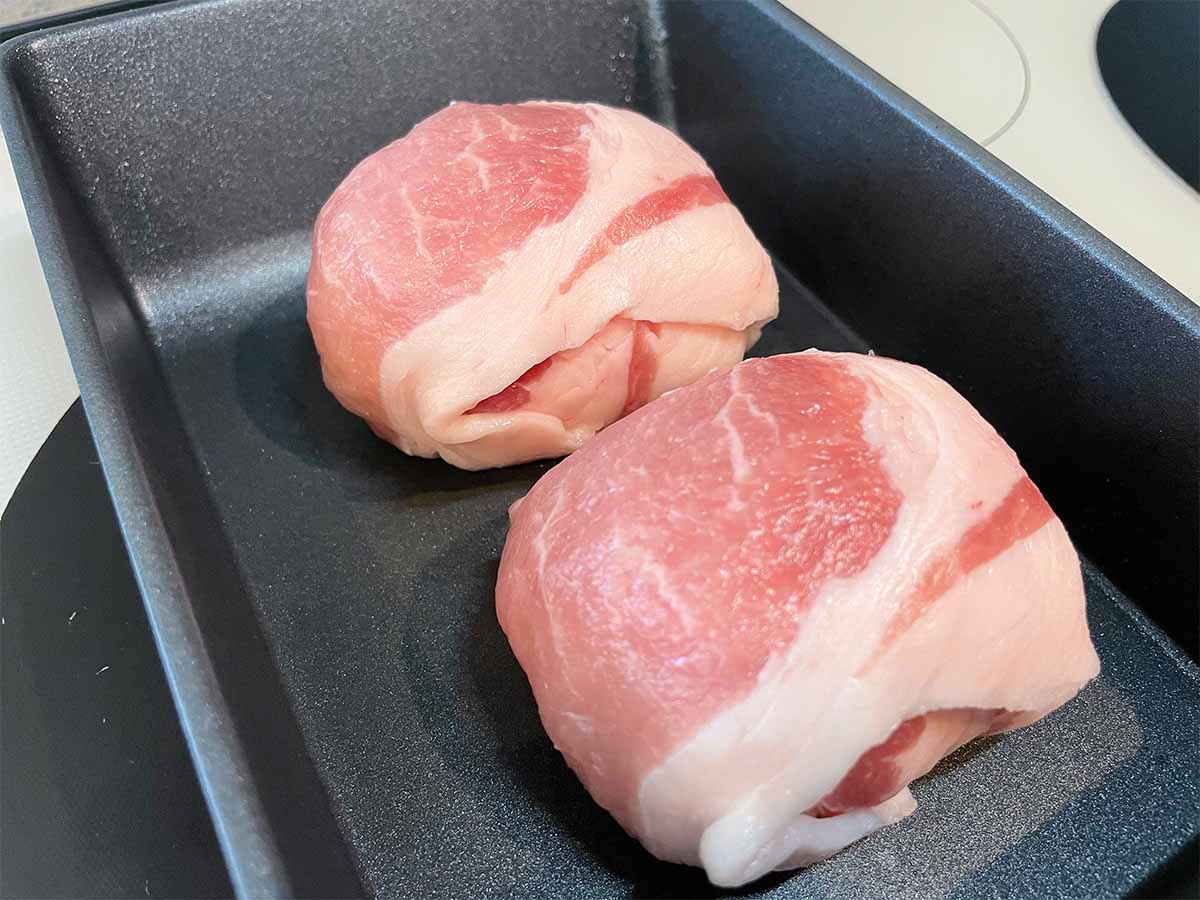 【メンズレシピ】ポークチャップ味の肉巻きおにぎり