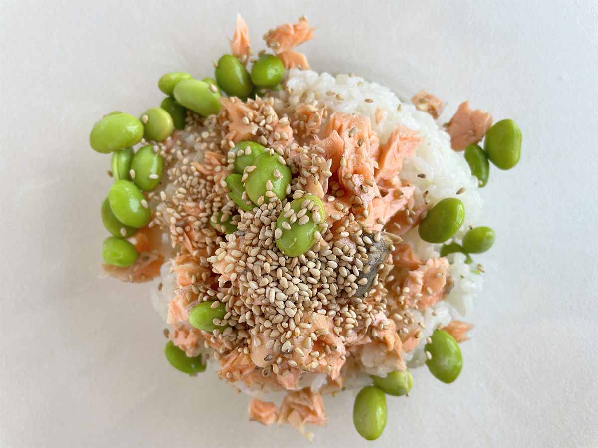 【メンズレシピ】鮭と枝豆のおにぎり