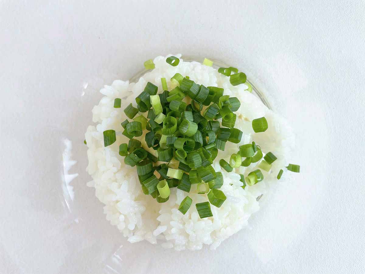 【メンズレシピ】醤油マヨネーズ味の肉巻きおにぎり