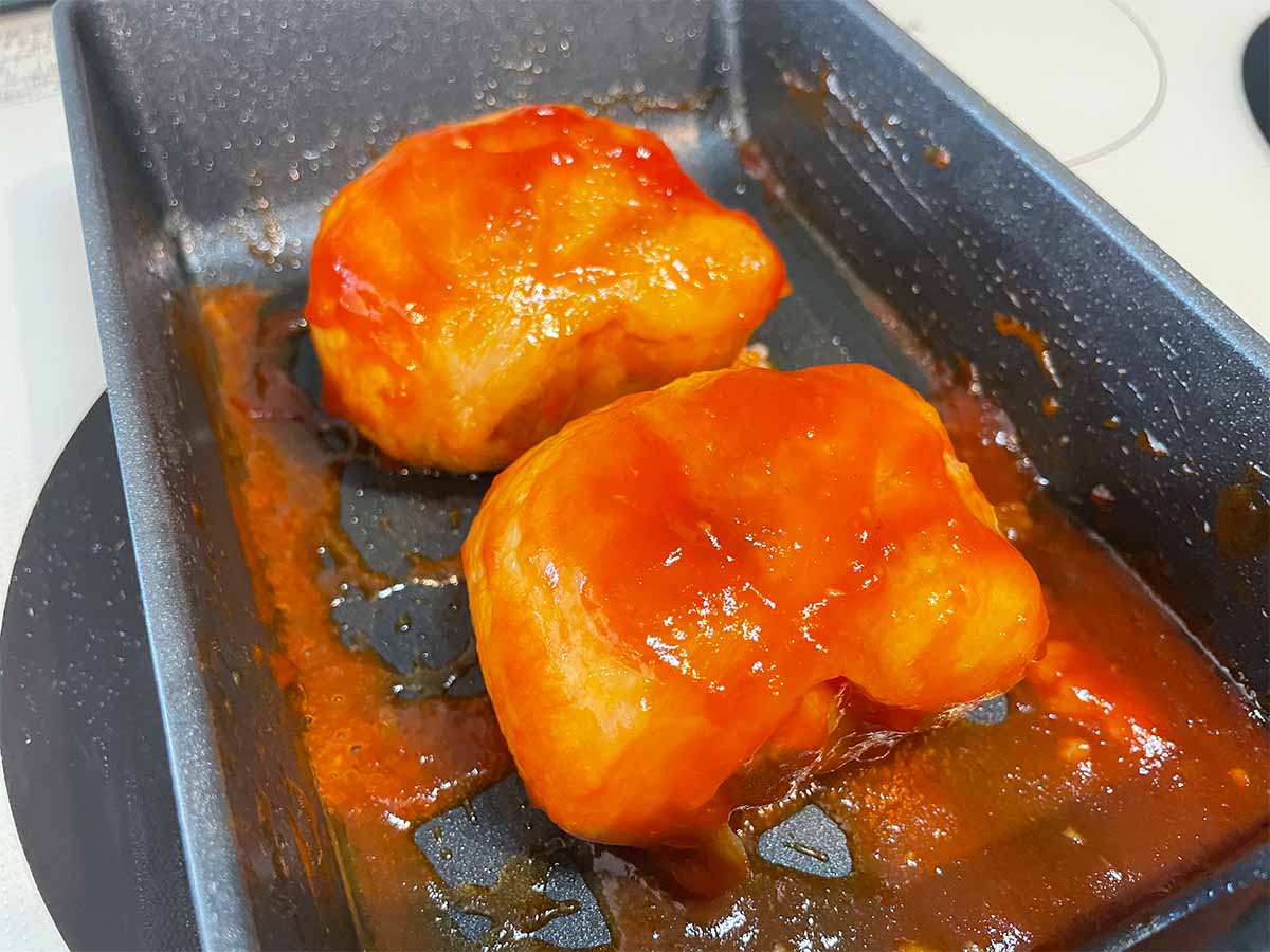 【メンズレシピ】ポークチャップ味の肉巻きおにぎり
