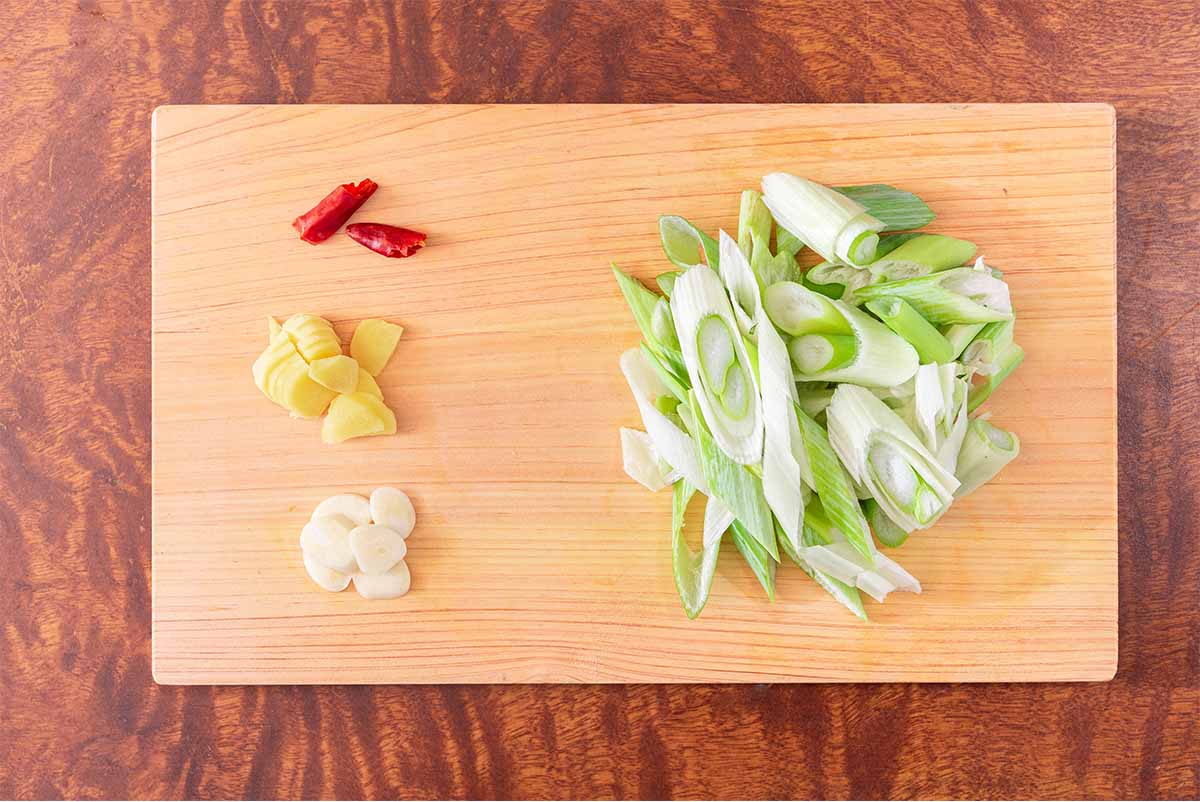 【メンズレシピ】台湾風鶏肉の炒め煮「三杯鶏（サンベイジー）」