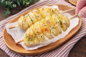 すげぇええ！！もうお祭りじゃん！自宅屋台がとまらない「トルネードポテト」意外と簡単衝撃のレシピ！