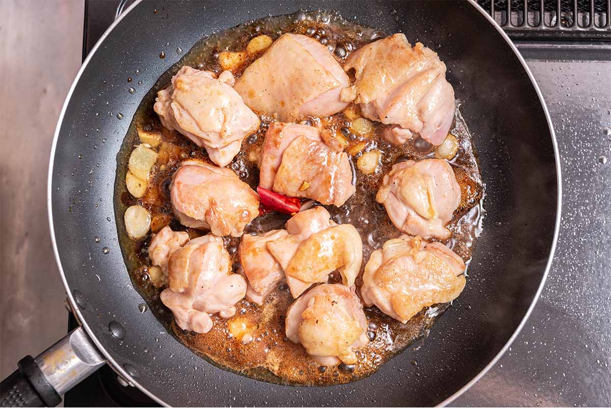 【メンズレシピ】台湾風鶏肉の炒め煮「三杯鶏（サンベイジー）」
