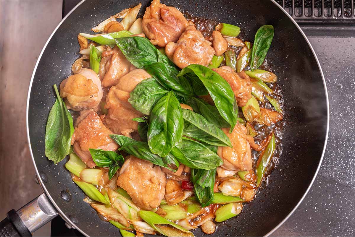 【メンズレシピ】台湾風鶏肉の炒め煮「三杯鶏（サンベイジー）」