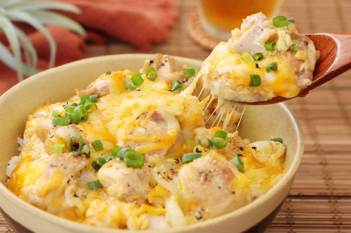 【チーズ親子丼】絶品とろ〜り濃厚！めんつゆで簡単作り方