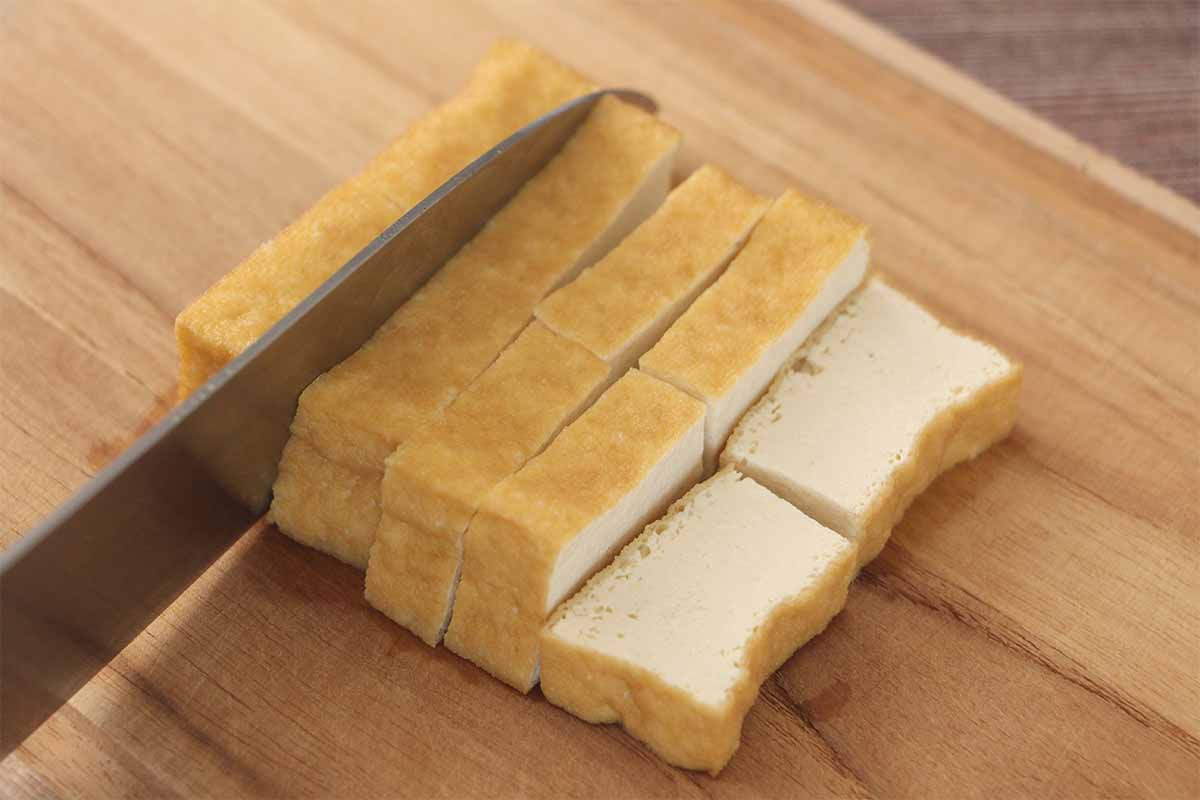 【メンズレシピ】ピリ辛キムチの厚揚げ親子丼