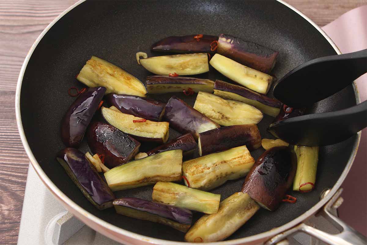 【メンズレシピ】なすと豚肉のぺペロン炒め