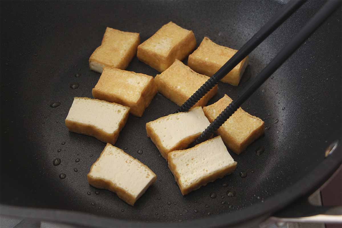 【メンズレシピ】ピリ辛キムチの厚揚げ親子丼