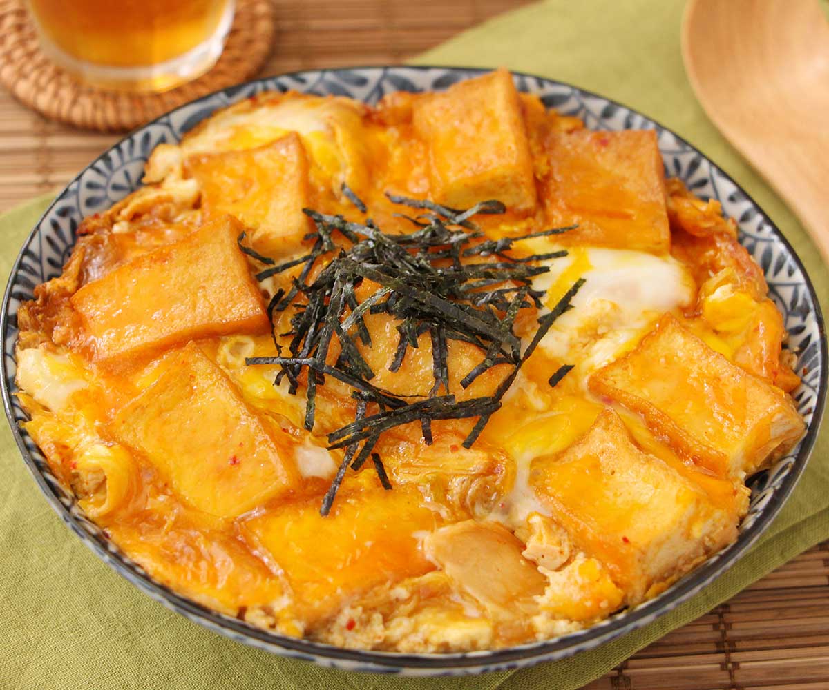 【肉なし親子丼】厚揚げ×ピリ辛でガッツリ満足！節約にも◎