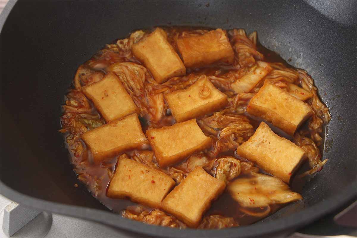 【メンズレシピ】ピリ辛キムチの厚揚げ親子丼