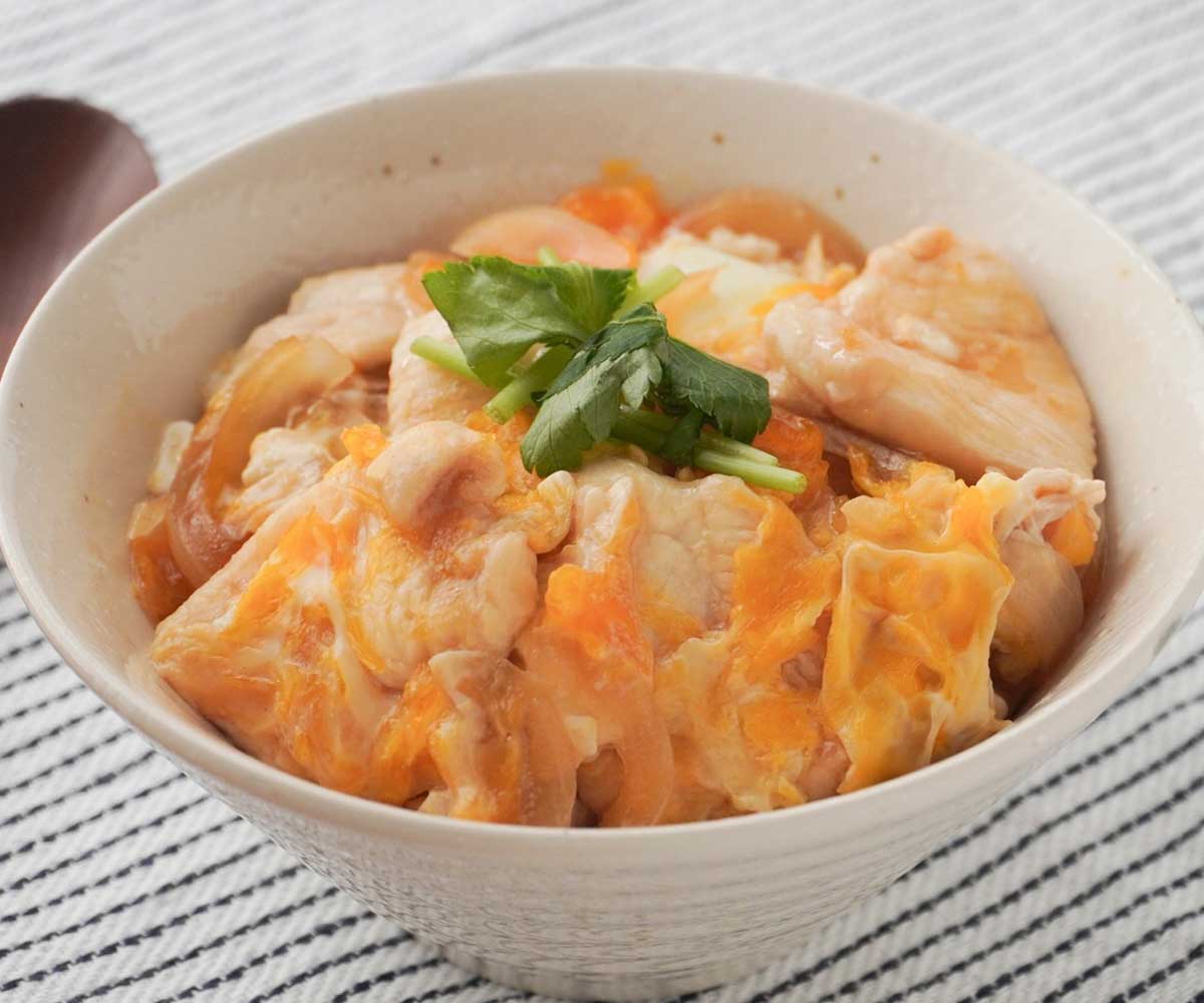 【ごほうび級のダイエット】とろとろ卵＆ヘルシー鶏むね「低カロリー親子丼」レシピ