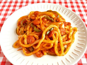 【ナポリタン×うどん】パスタ超えの旨さ！冷凍うどんで満足ランチ