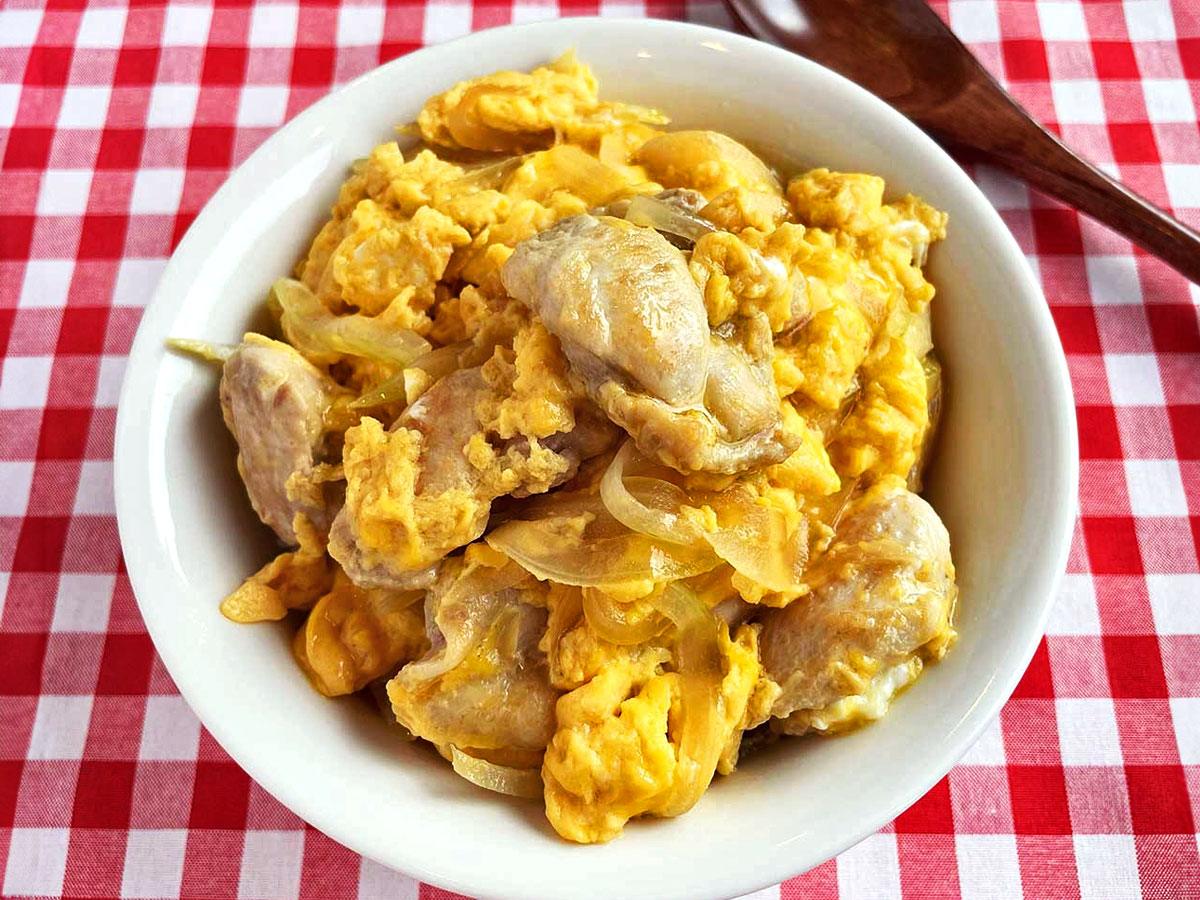 【親子丼レシピ】めんつゆ3倍濃縮で失敗なし！ふわトロ卵が絶品