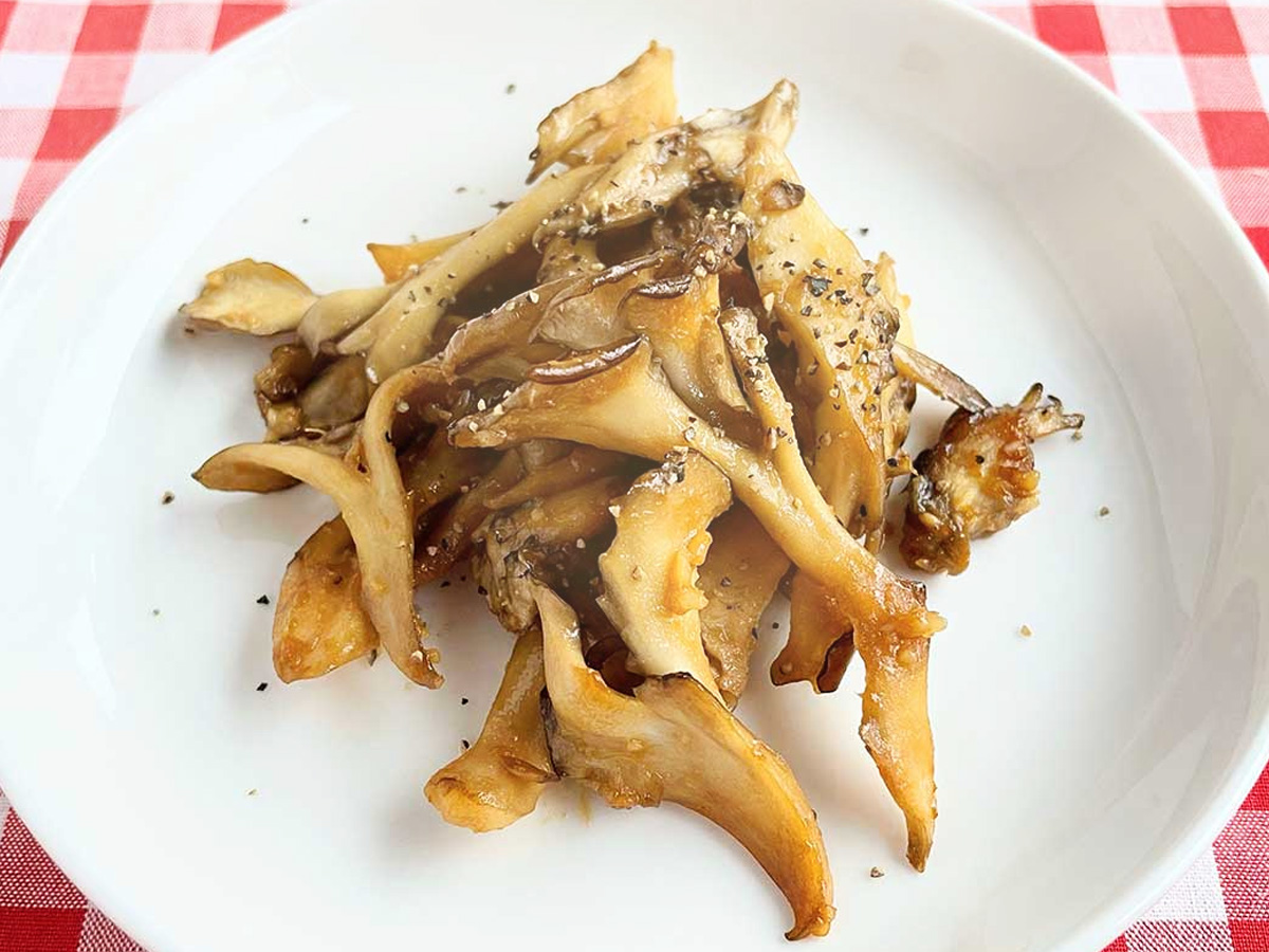 【舞茸ソテー】たった7分!にんにくと生姜の感動レシピ「ご飯やお酒にピッタリ」