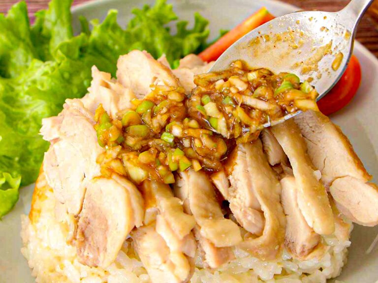 【何もない日が最高の夜に】ねぎだれ香るカオマンガイ。作業5分で炊飯器におまかせ