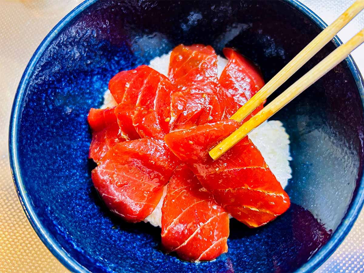 【メンズレシピ】焼肉のタレでマグロの漬け丼