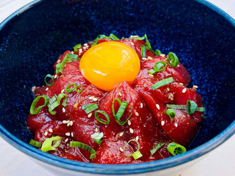 【メシが止まらない】たった数分で作れる!至福の漬け丼《簡単レシピ》