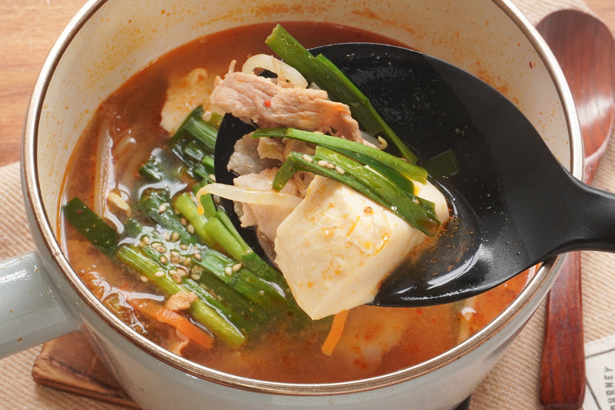 「あぁ、もう最高だ──。」寒い冬、一人鍋だけがたどり着ける“贅沢な時間”