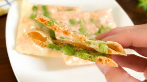 「自作のつまみが極上すぎる！」漆黒ペッパーと焦げたチーズ、もうビールが止まらない──。