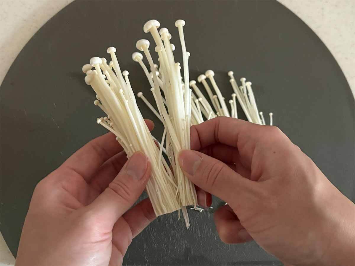 タサン志麻さん「肉巻き(豚薄切り肉&厚揚げ&きのこ)」