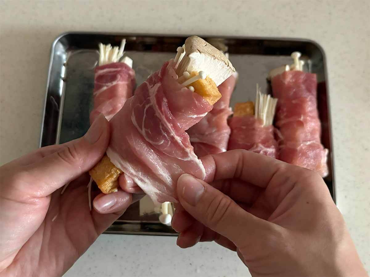 タサン志麻さん「肉巻き(豚薄切り肉&厚揚げ&きのこ)」
