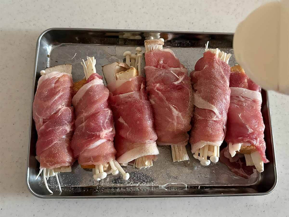 タサン志麻さん「肉巻き(豚薄切り肉&厚揚げ&きのこ)」