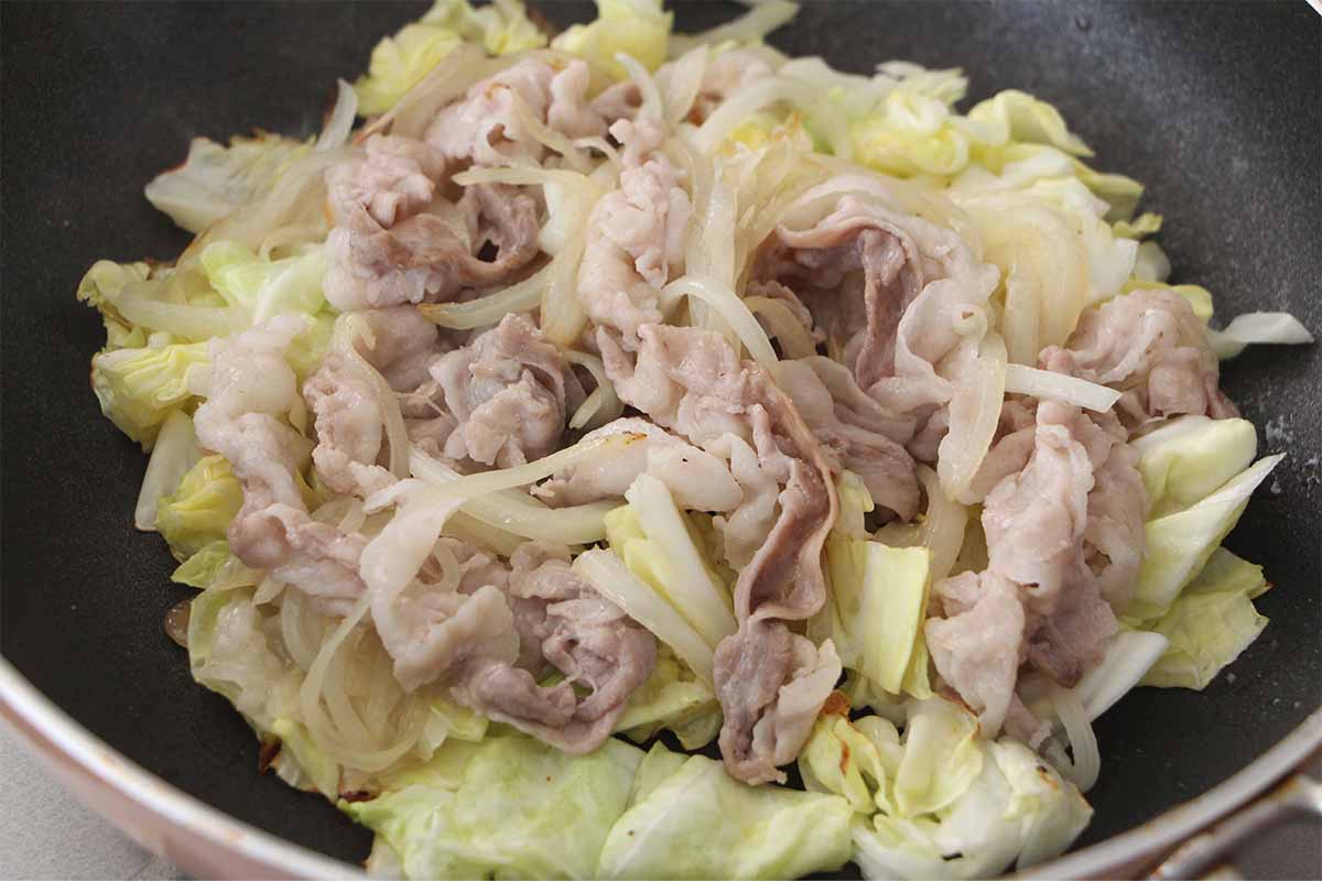 コウケンテツさん「市販の袋麺とソースで最高に美味しい焼きそば」