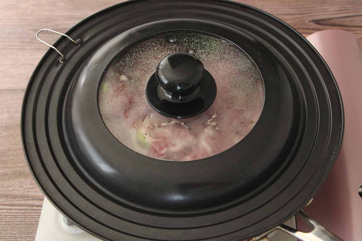 大原千鶴さん「豚肉と春キャベツのオイル蒸し」