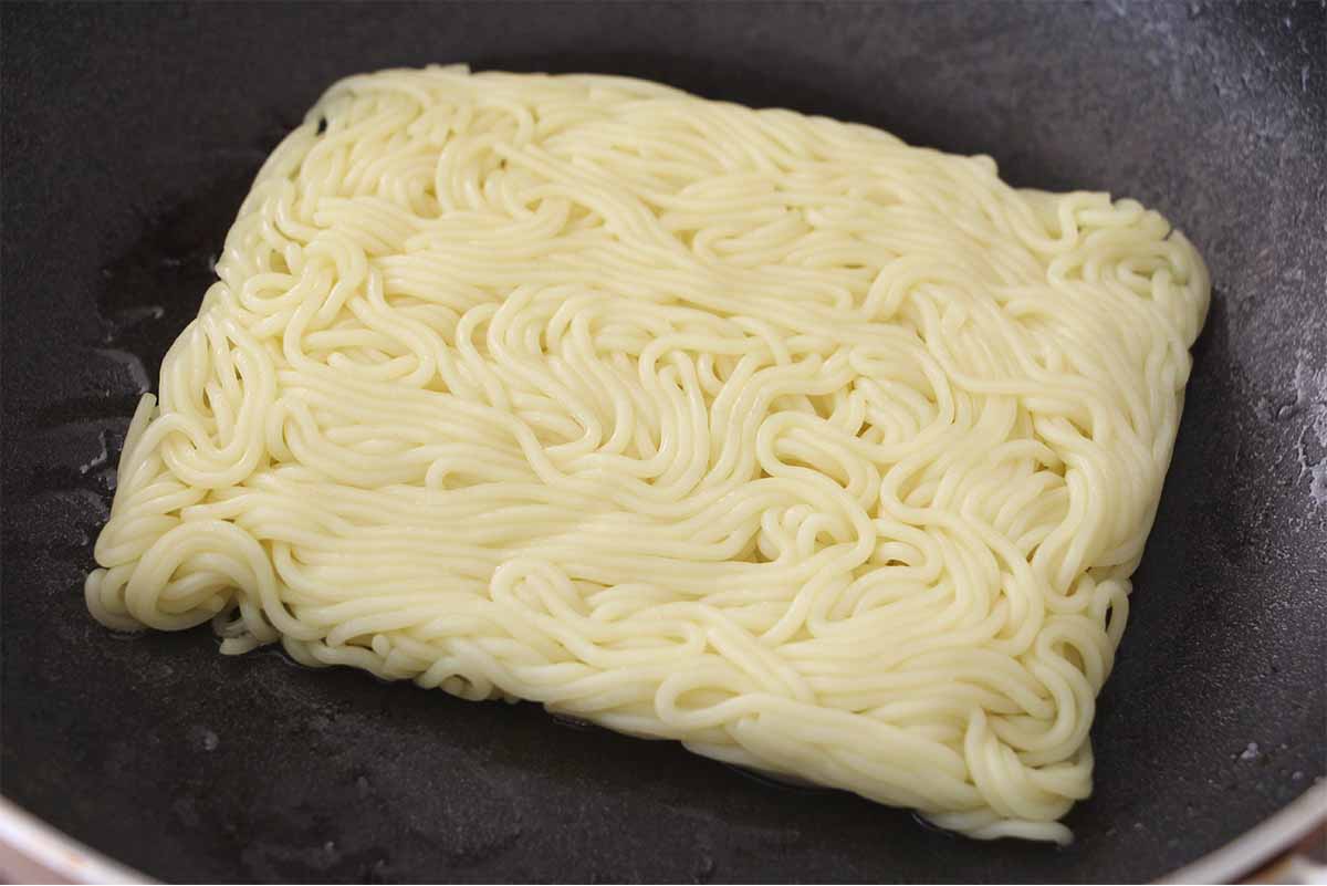 コウケンテツさん「市販の袋麺とソースで最高に美味しい焼きそば」