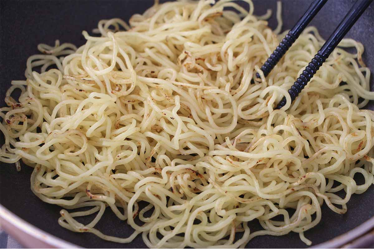 コウケンテツさん「市販の袋麺とソースで最高に美味しい焼きそば」