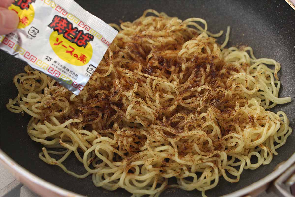 コウケンテツさん「市販の袋麺とソースで最高に美味しい焼きそば」