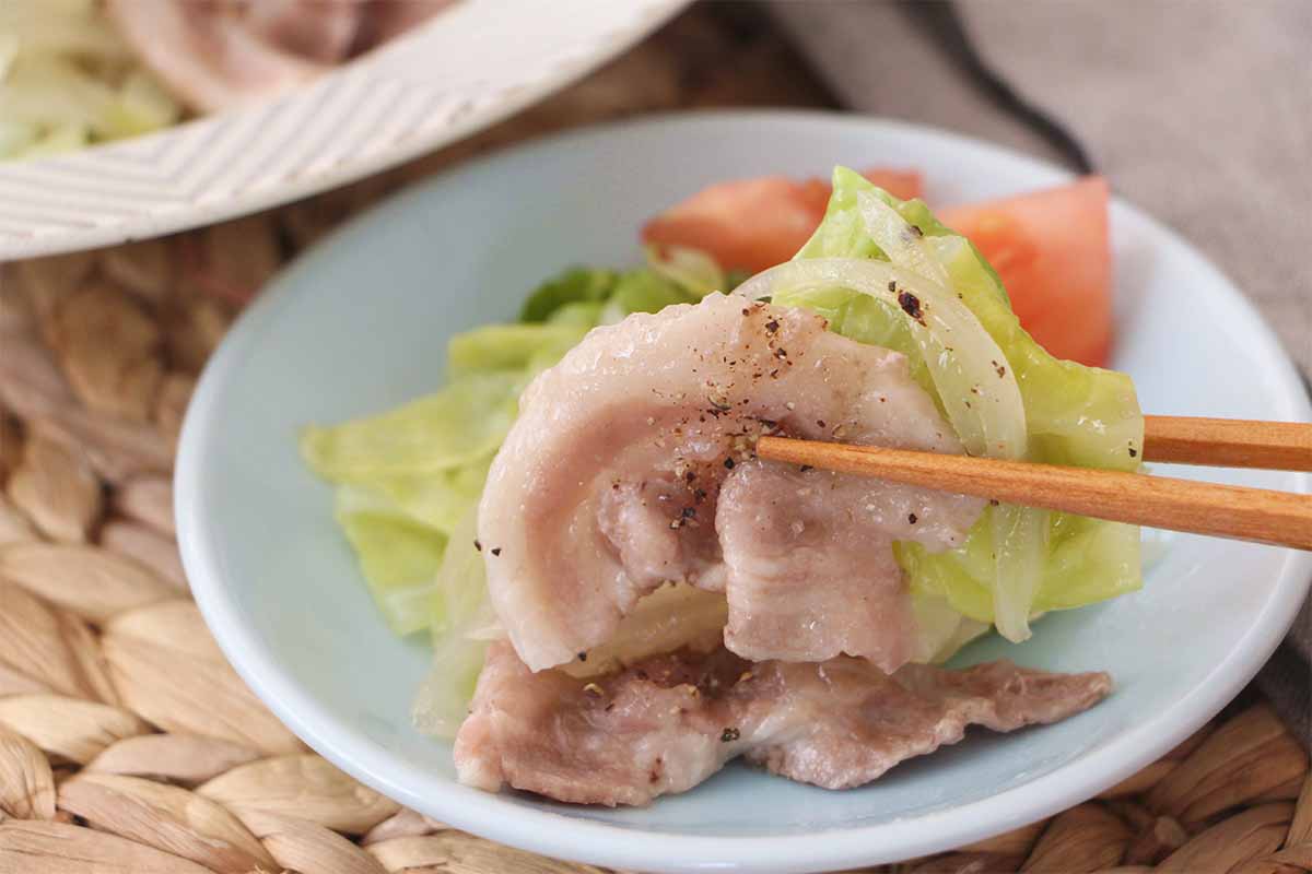 大原千鶴さん「豚肉と春キャベツのオイル蒸し」