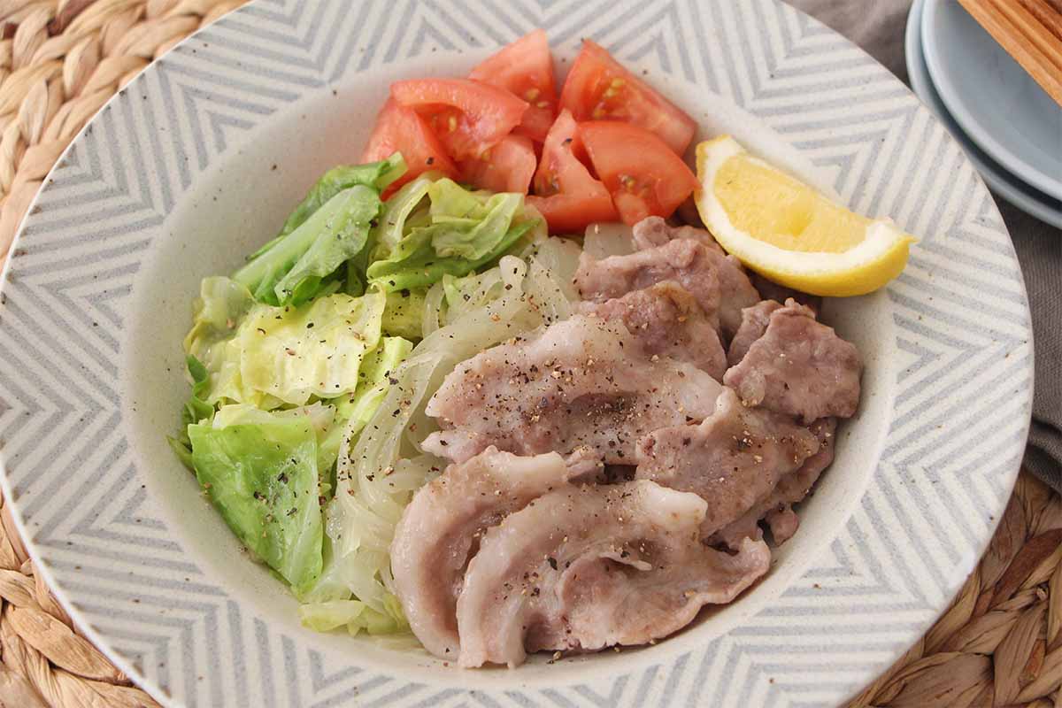 大原千鶴さん「豚肉と春キャベツのオイル蒸し」