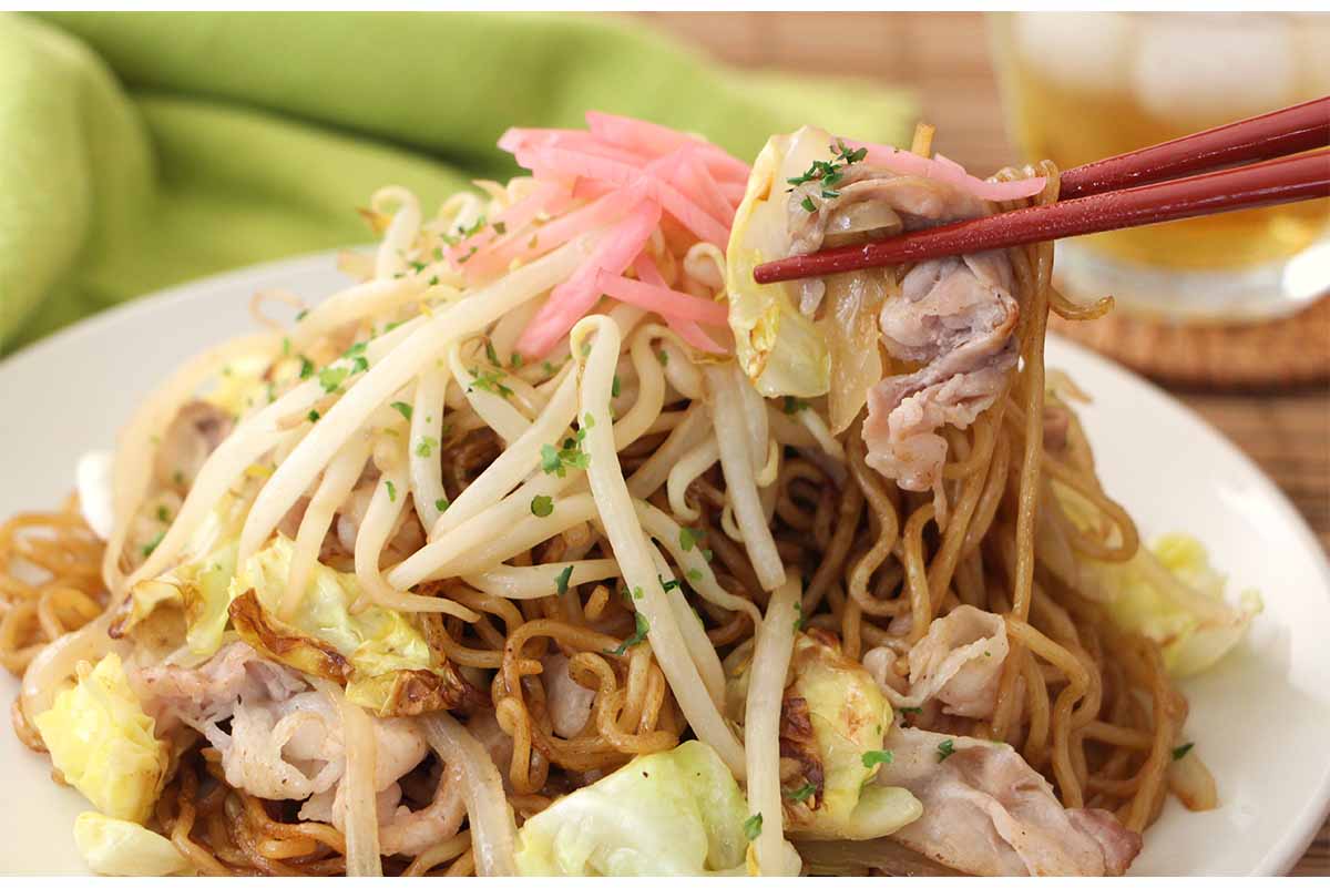 コウケンテツさん「市販の袋麺とソースで最高に美味しい焼きそば」