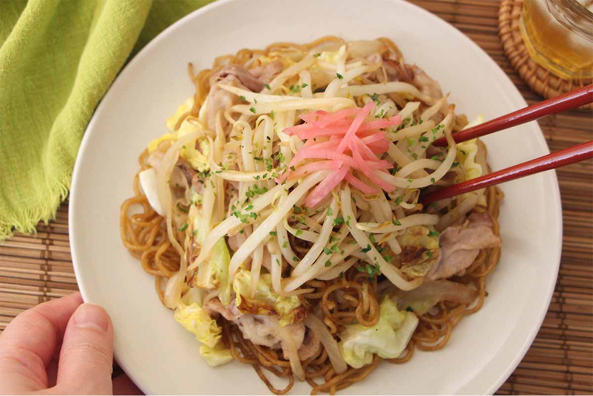 コウケンテツさん「市販の袋麺とソースで最高に美味しい焼きそば」