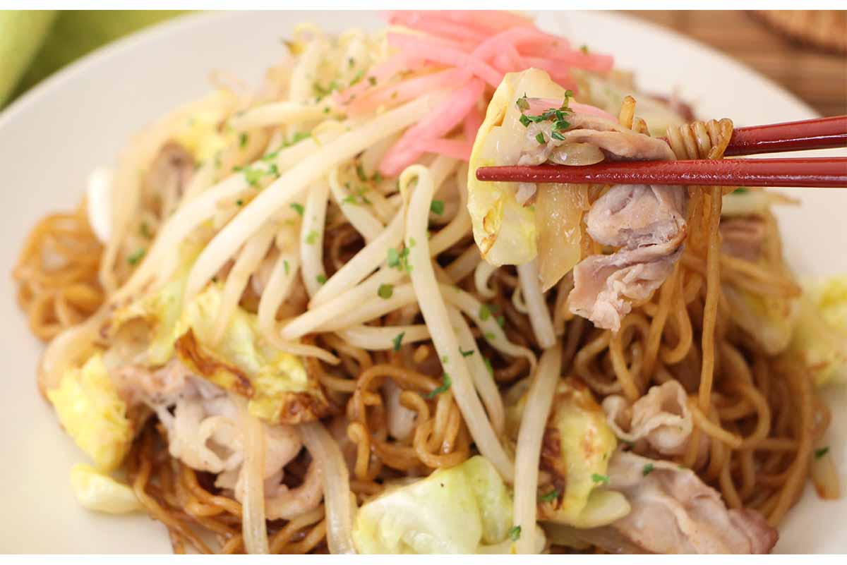 コウケンテツさん「市販の袋麺とソースで最高に美味しい焼きそば」