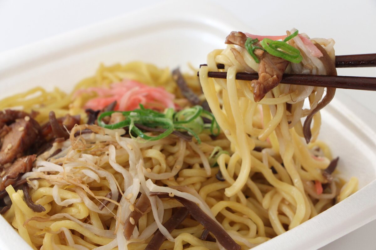 ファミリーマート「黒マー油が香る　豚骨焼ラーメン」