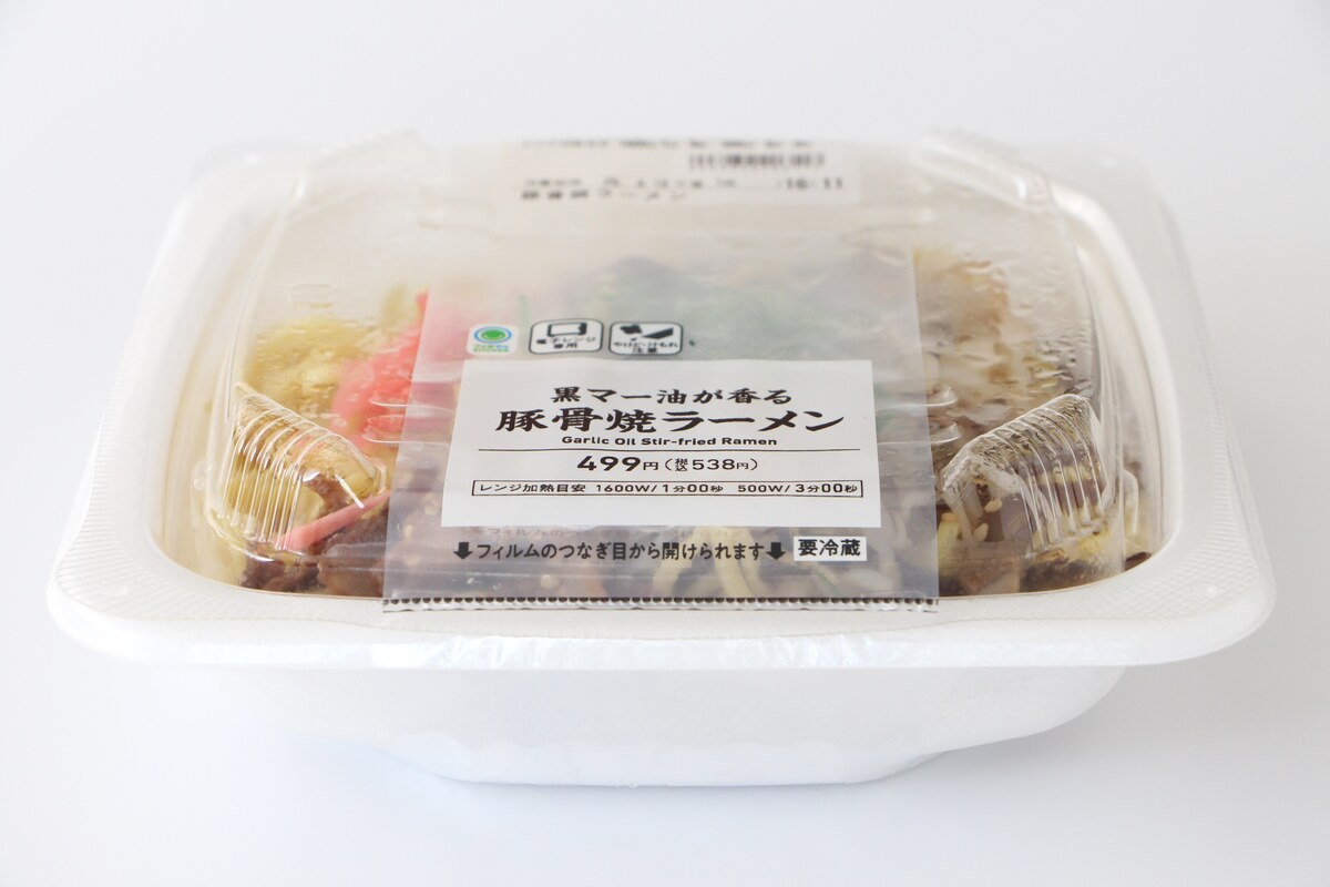 ファミリーマート「黒マー油が香る　豚骨焼ラーメン」