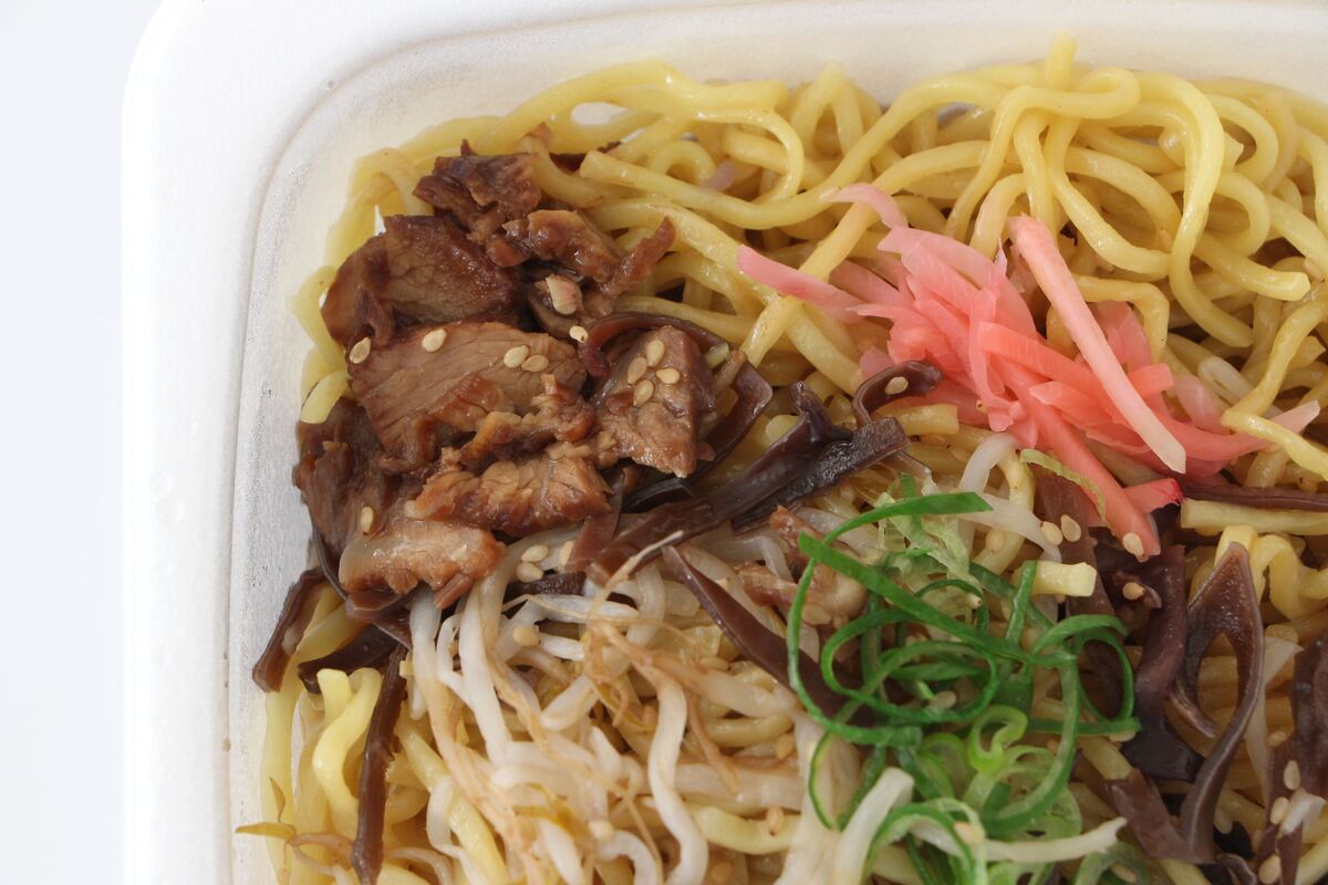 ファミリーマート「黒マー油が香る　豚骨焼ラーメン」