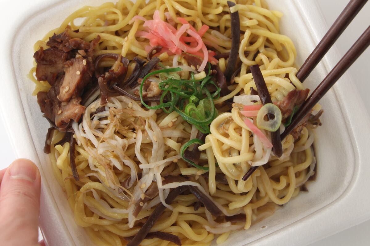 ファミリーマート「黒マー油が香る　豚骨焼ラーメン」